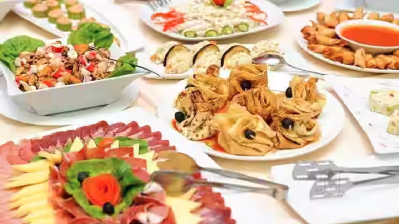 Top reasons to hire professional catering for outdoor events